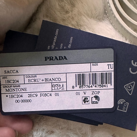 🔥100%Authentic Prada Re-Edition Shoulder Shearling Crossbody Bag -Rare🔥 - Picture 14 of 15